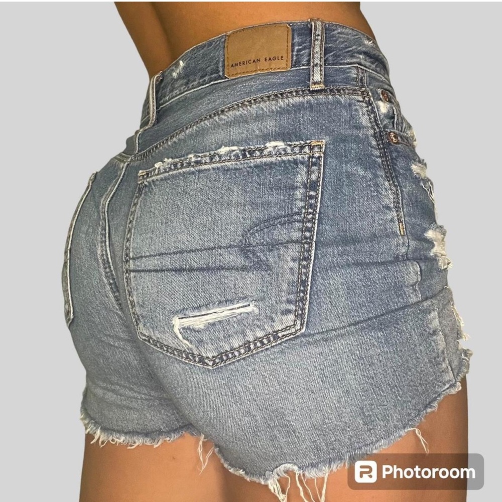 American Eagle Outfitters Women's Distressed Blue Denim Shorts. Size 8‎